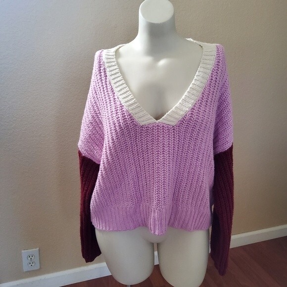 Wildfox Sweaters - Wildfox Chrochet Pullover Sweater XL